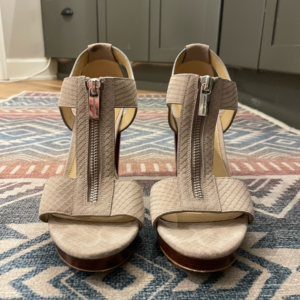 MICHAEL by Michael Kors Beige Open Toe Heel.  Size 7.5